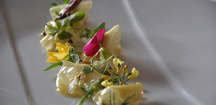 Ein Beispiel der Neuen Nordischen Küche (Michelin-Restaurant Geranium) Ein Beispiel der Neuen Nordischen Küche (Michelin-Restaurant Geranium)