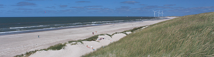 Den dejlige, brede sandstrand med klitter ved Vesterhavet i Årgab Den dejlige, brede sandstrand med klitter ved Vesterhavet i Årgab
