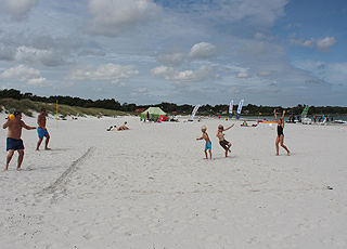 Strandaktivitäten im weißen Sand am Balka Strand Strandaktivitäten im weißen Sand am Balka Strand