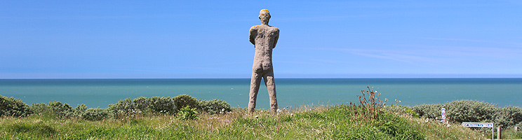 Skulptur af en mand ved Jens Søndergaards Museum i Bovbjerg Skulptur af en mand ved Jens Søndergaards Museum i Bovbjerg