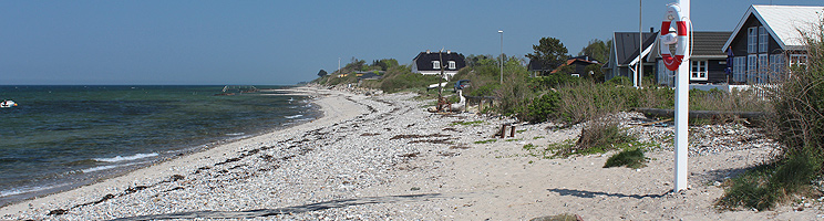 Schöner Badestrand mit klarem Badewasser am Ferienhausgebiet Bro Strand Schöner Badestrand mit klarem Badewasser am Ferienhausgebiet Bro Strand