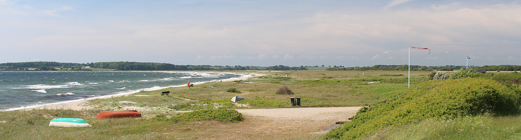 Udsigt over stranden og bugten i sommerhusområdet Flovt Udsigt over stranden og bugten i sommerhusområdet Flovt