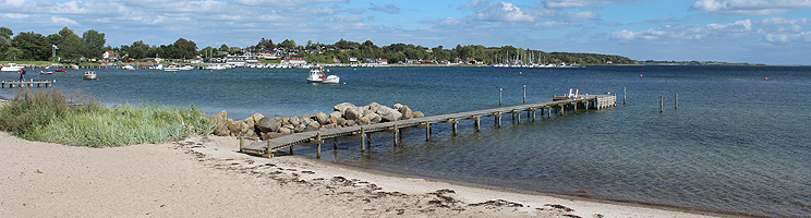 Sandy beach with a long bathing jetty in the holiday home area Genner Strand Sandy beach with a long bathing jetty in the holiday home area Genner Strand