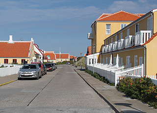 En af de hyggelige gader i Gammel Skagen En af de hyggelige gader i Gammel Skagen