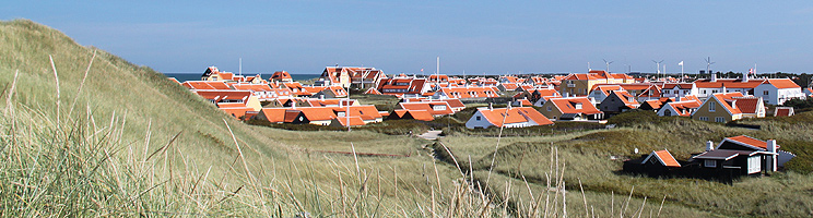 De karakteristiske, røde hustage i den charmerende bydel Gammel Skagen De karakteristiske, røde hustage i den charmerende bydel Gammel Skagen