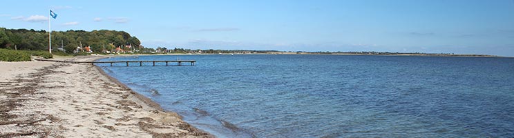 Badebro og blåt flag ved badestranden i sommerhusområdet Hejsager Badebro og blåt flag ved badestranden i sommerhusområdet Hejsager