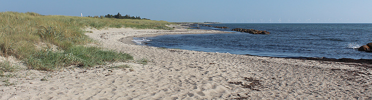 Små bukter med sandstrand i feriehusområdet Hyldtofte Små bukter med sandstrand i feriehusområdet Hyldtofte