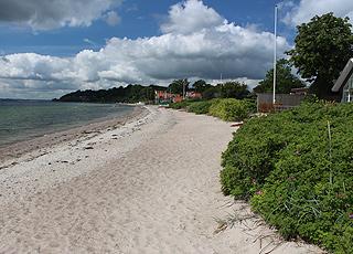 Sommerhusene i Kelstrup ligger lige bag sandstranden Sommerhusene i Kelstrup ligger lige bag sandstranden