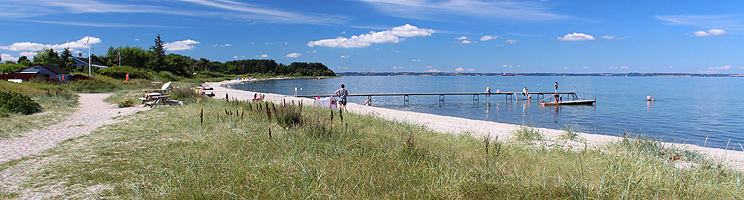 Sommerhuse bag den dejlige badestrand med badebro i ferieområdet Købingsmark Sommerhuse bag den dejlige badestrand med badebro i ferieområdet Købingsmark
