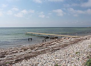 Badesteg am Strand im Ferienhausgebiet Langø auf Nordfünen Badesteg am Strand im Ferienhausgebiet Langø auf Nordfünen