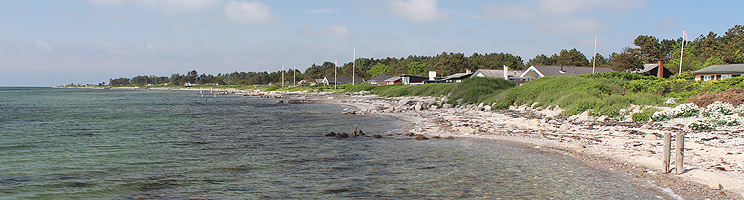 Ferienhäuser hinter dem Badestrand im Urlaubsgebiet Langø auf Nordfünen Ferienhäuser hinter dem Badestrand im Urlaubsgebiet Langø auf Nordfünen