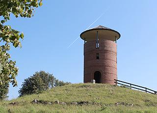 Aussichtsturm auf dem Hügel Munkebo Bakke Aussichtsturm auf dem Hügel Munkebo Bakke