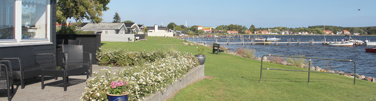 Ferienhäuser am Rande des Wassers im Urlaubsgebiet Munkebo Ferienhäuser am Rande des Wassers im Urlaubsgebiet Munkebo