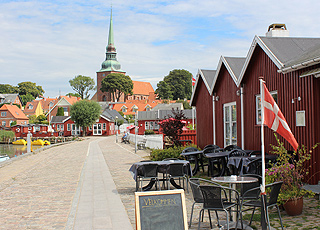 Stemningsfullt miljø langs havnen i ferieområdet Nysted Stemningsfullt miljø langs havnen i ferieområdet Nysted