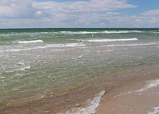 Lavt, klart og indbydende badevand ved stranden i Ristinge Lavt, klart og indbydende badevand ved stranden i Ristinge