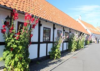 Smukke, gamle huse i Sandvigs hyggelige gader Smukke, gamle huse i Sandvigs hyggelige gader
