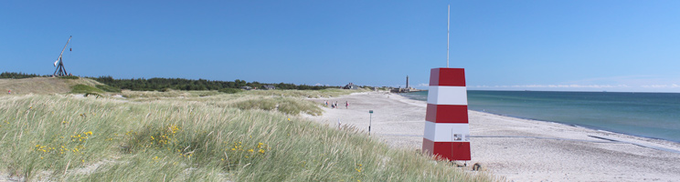 Den populære Sønderstrand ved Skagen Midtby med Vippefyret bag klitterne Den populære Sønderstrand ved Skagen Midtby med Vippefyret bag klitterne