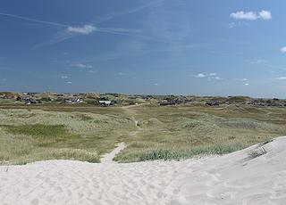 The holiday homes are located in a hilly dune area, right behind the beach in Skodbjerge The holiday homes are located in a hilly dune area, right behind the beach in Skodbjerge