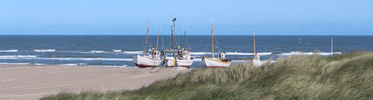 Fischerboote am Strand von Slettestrand Fischerboote am Strand von Slettestrand