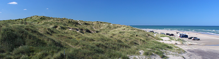 Schöner Badestrand und hügelige Dünenlandschaft in Tornby Schöner Badestrand und hügelige Dünenlandschaft in Tornby