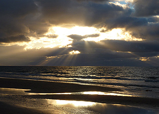Spektakulær solnedgang over Vesterhavet ved Vejlby Klit Spektakulær solnedgang over Vesterhavet ved Vejlby Klit