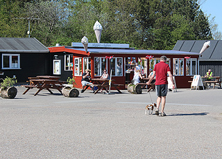 Cosy eateries and ice cream stalls on the harbour in Virksund Cosy eateries and ice cream stalls on the harbour in Virksund