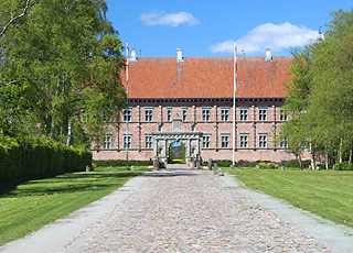 The beautiful castle, Voergaard Slot, is situated close to the holiday area Voerså The beautiful castle, Voergaard Slot, is situated close to the holiday area Voerså