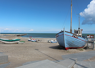 Fiskebåtar på stranden i Vorupör Fiskebåtar på stranden i Vorupör