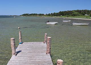 Aussicht über das klare Badewasser im Ferienhausgebiet Falsled auf Südfünen Aussicht über das klare Badewasser im Ferienhausgebiet Falsled auf Südfünen