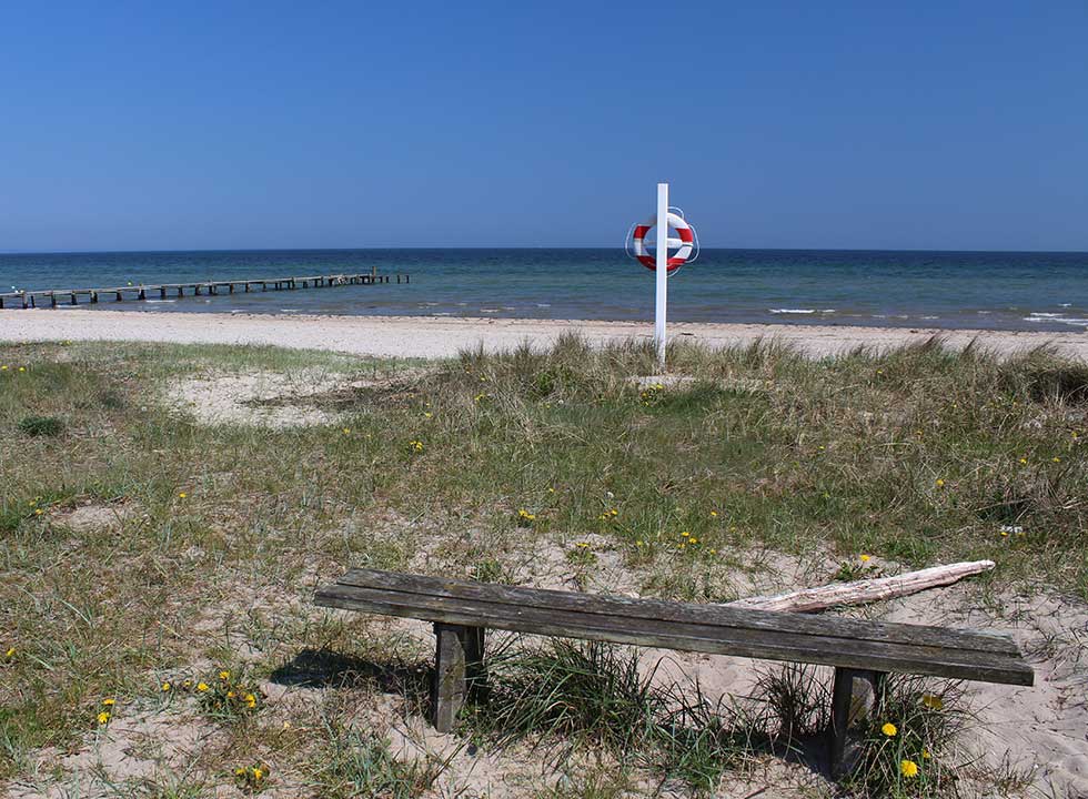Langer Badesteg am breiten Sandstrand in Vejlby Fed @{image.image.text_1.text}.NoHtml()