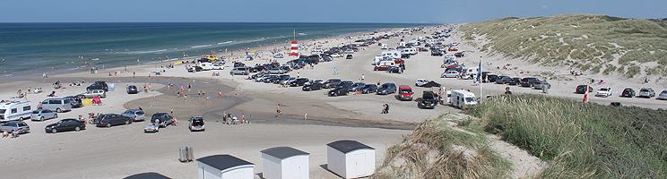 Sommer og feriestemning på den populære badestrand i Blokhus Sommer og feriestemning på den populære badestrand i Blokhus
