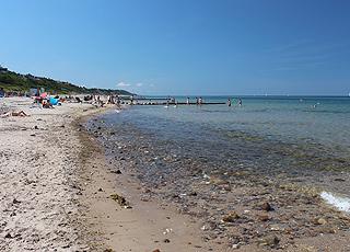 Herrlicher Badestrand mit klarem Wasser im Ferienhausgebiet Raageleje Herrlicher Badestrand mit klarem Wasser im Ferienhausgebiet Raageleje