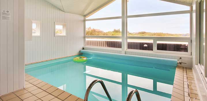 Swimmingpool in einem dänischen Ferienhaus