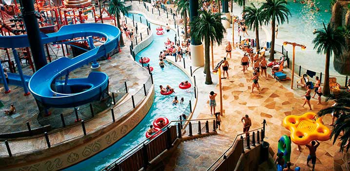 Aquapark mit Wasserrutschen im Lalandia Billund Fantastische Wasserrutschen im Aquapark im Lalandia Billund