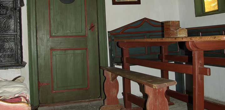 Museumsstube mit einem alten, handgemachten Kinderbett / Ølgod Museum Museumsstube mit einem alten, handgemachten Kinderbett / Ølgod Museum