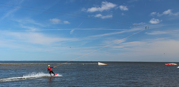 Feriengast auf der Wasserskibahn von Hvide Sande ferienhaus-nordsee-daenemark-feriengast-kitesurfen