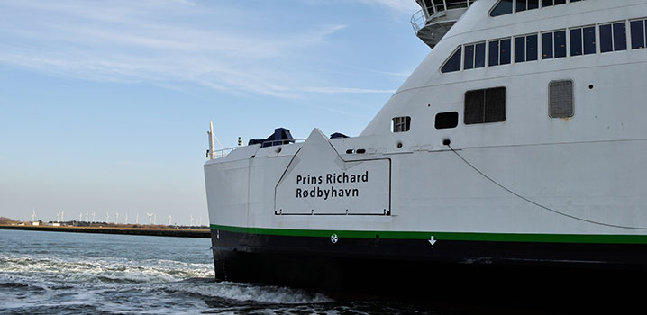 Sie können mit der Fähre ab Puttgarden, Rostock oder Saßnitz nach Dänemark kommen. Sie können mit der Fähre ab Puttgarden, Rostock oder Saßnitz nach Dänemark kommen.
