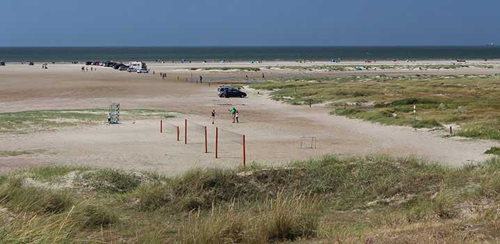 Der breite Sandstrand bei Fanö Bad ist auch für Strandaktivitäten ideal nordsee-urlaub-im-ferienhaus-breiter-sandstrand-von-fano-ideal-fuer-strandaktivitaeten