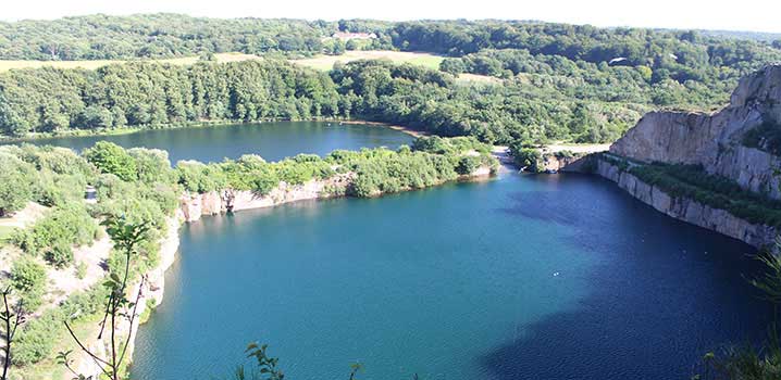 Spektakuläre Natur auf Bornholm mit Meer, See und Anhöhen ostsee-urlaub-im-ferienhaus-spektakulaere-seenlandschaft