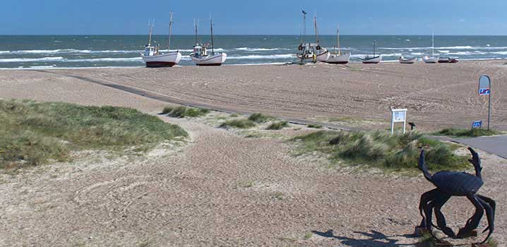 Rollstuhlfreundlicher Pfad bis zum Wasser hinunter Slettestrand Strand mit rollstuhlgerechtem Pfad