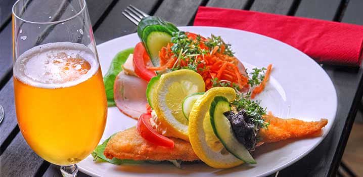 „Smørrebrød“ ist ein wichtiger Teil der dänischen Essenskultur. „Smørrebrød“ ist ein wichtiger Teil der dänischen Essenskultur.
