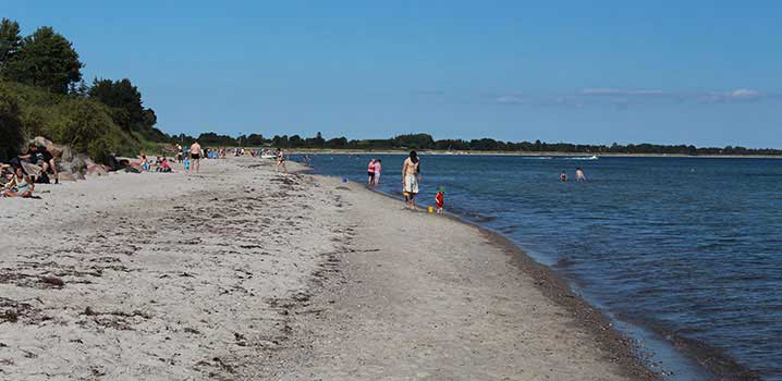 Strand und Meer Strand mit Badegästen