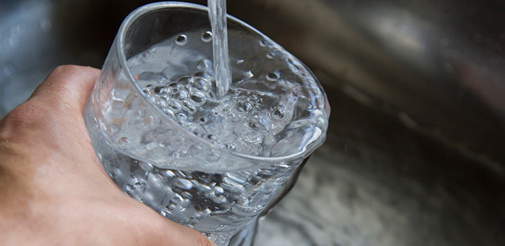 Das dänische Leitungswasser ist reiner als das Flaschenwasser in Dänemark. Das dänische Leitungswasser ist reiner als das Flaschenwasser in Dänemark.
