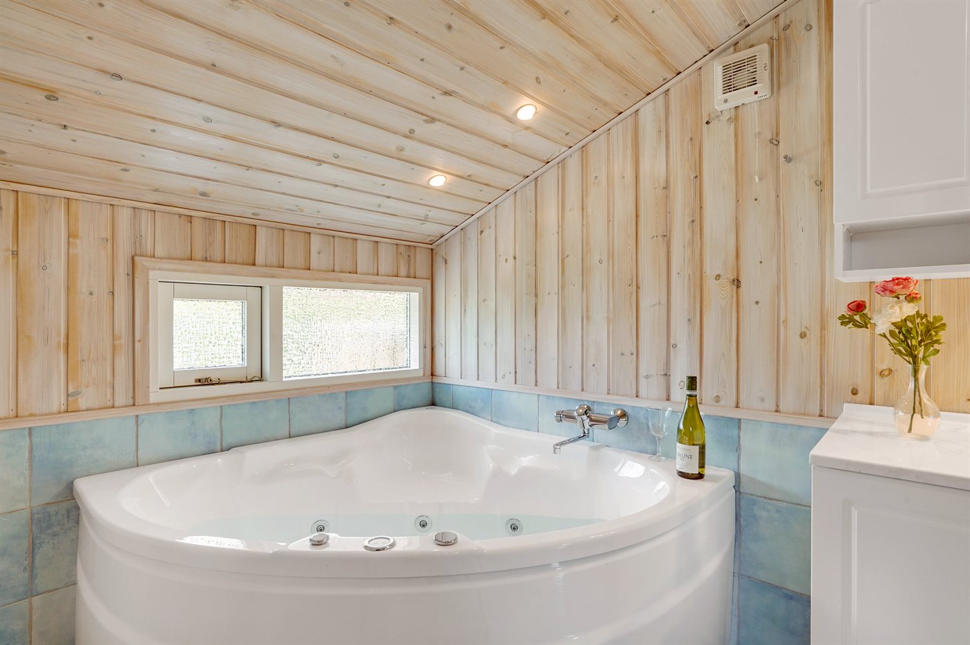 Strandnahes Ferienhaus mit Sauna und Wohlfühl-Whirlpool - Bild 2