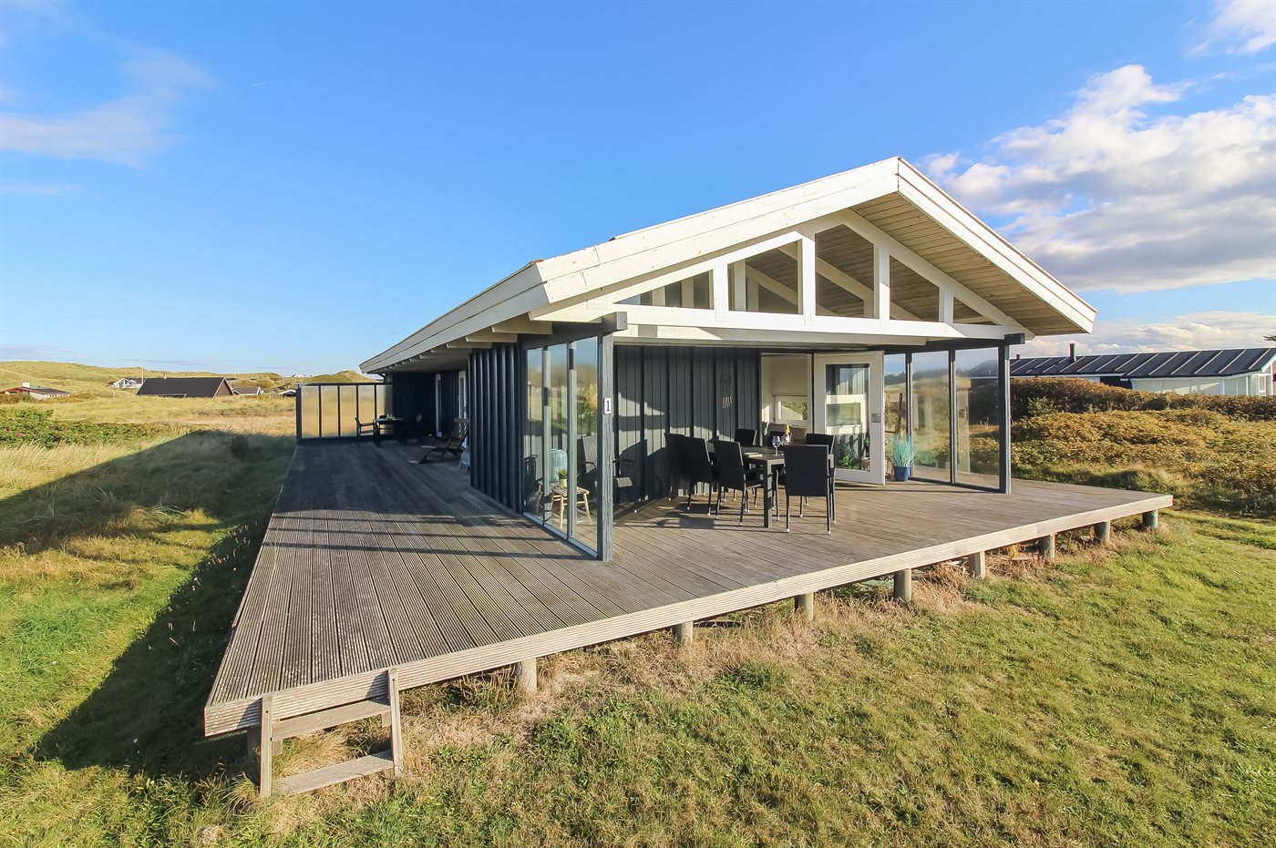 Meernahes Ferienhaus mit Sauna, Kamin & großem Dünengrundstück