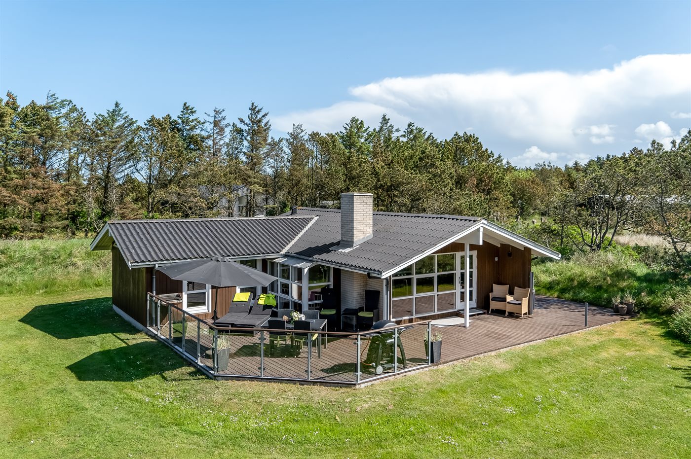 Dein dänisches Wohlfühlhaus nur einen Steinwurf vom Strand!