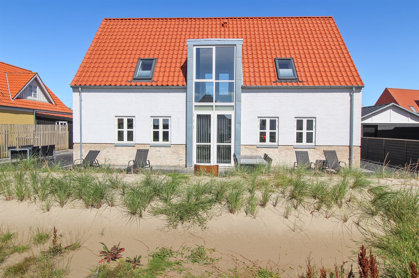 Entspanne im modernen Ferienhaus mit Meerblick in Løkken!
