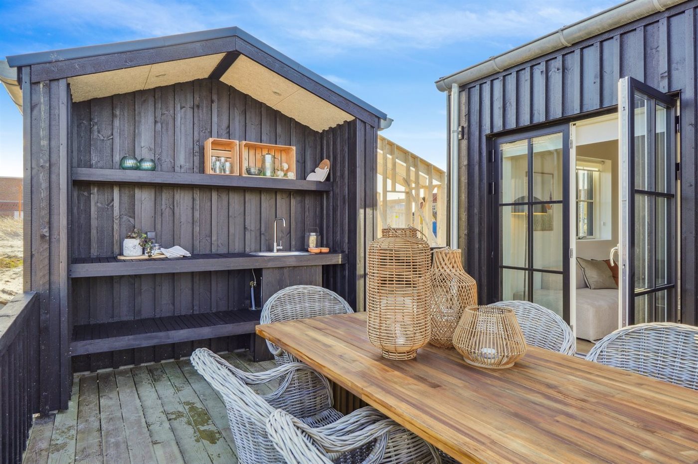 Modernes Ferienhaus mit Sauna, Kamin & nah am Strand in Løkken - Bild 2