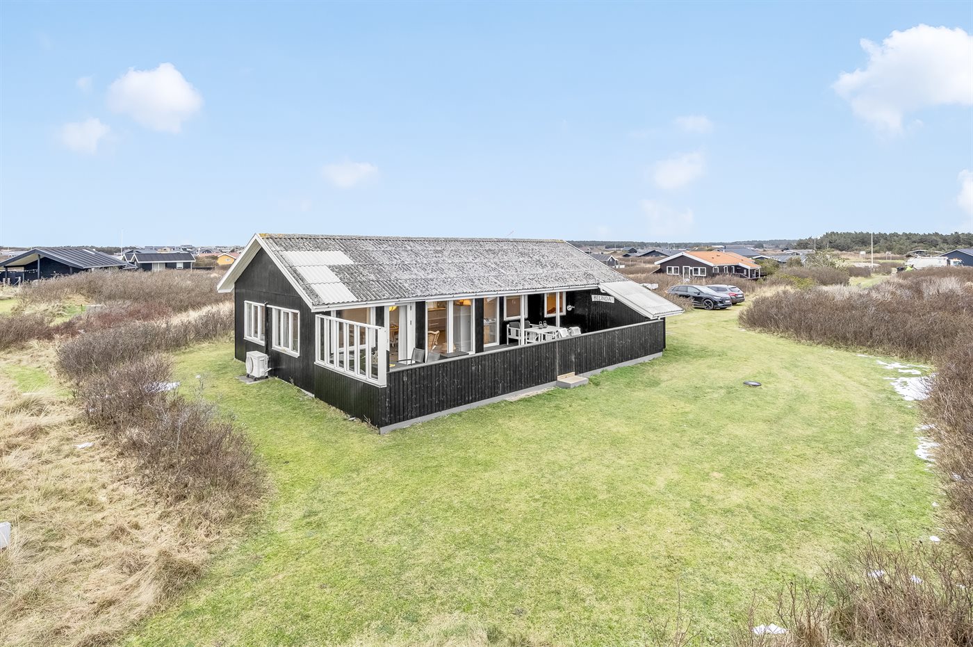 Strandnahes Ferienhaus mit Sauna, Meerblick & Kamin in Lökken