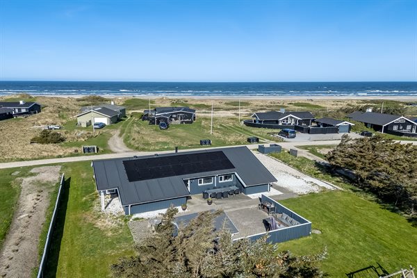 Sommerhus til 10 personer med swimmingpool beliggende i Grnhj